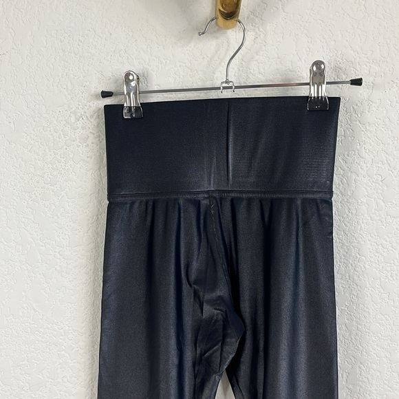 Carbon 38 High Rise Legging In Takara Shine Charcoal - Picture 5 of 7